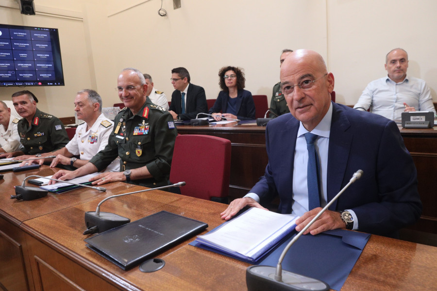 Δένδιας Βουλή