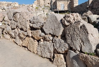 apopsh-toy-mykhnaikoy-teixoys-sto-anatoliko-platwma-ths-akropolhs.jpg