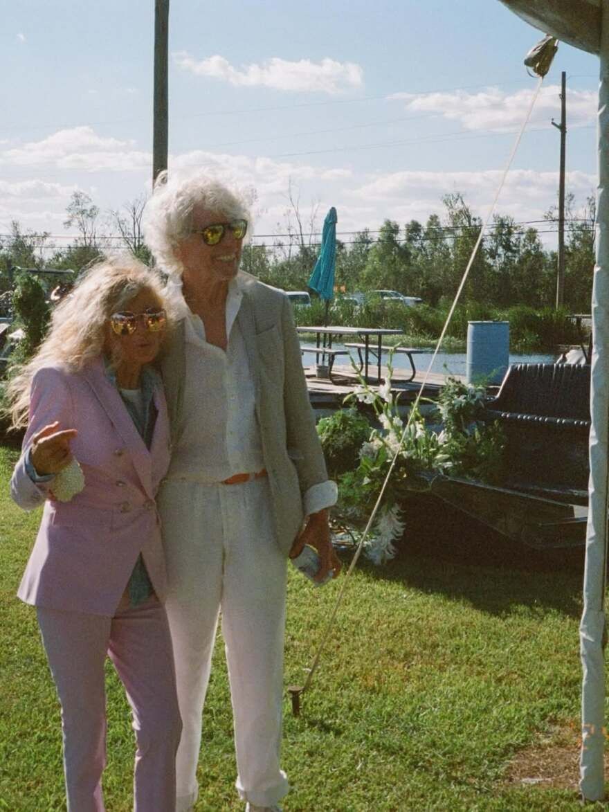 Η Λάνα Ντελ Ρέι δημοσίευσε νέες φωτογραφίες από τον γάμο της με τον Τζέρεμι Ντουφρέν