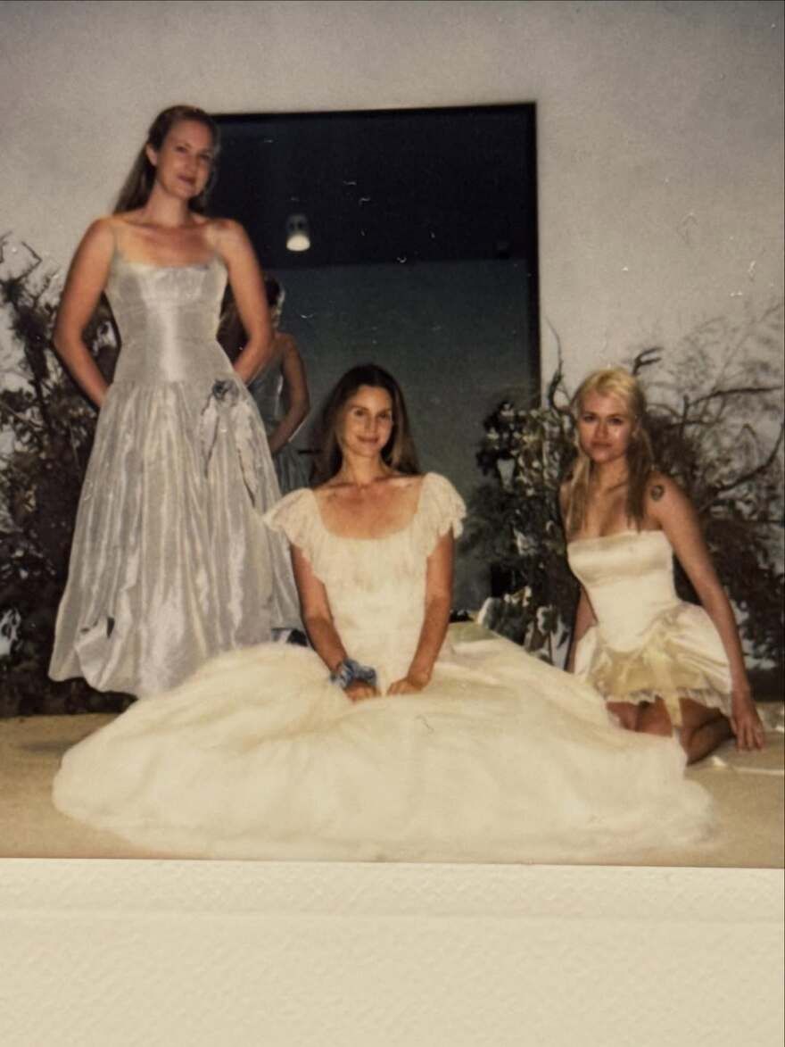 Η Λάνα Ντελ Ρέι δημοσίευσε νέες φωτογραφίες από τον γάμο της με τον Τζέρεμι Ντουφρέν