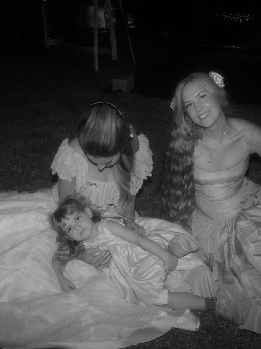 Η Λάνα Ντελ Ρέι δημοσίευσε νέες φωτογραφίες από τον γάμο της με τον Τζέρεμι Ντουφρέν