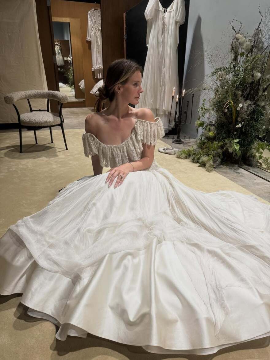 Η Λάνα Ντελ Ρέι δημοσίευσε νέες φωτογραφίες από τον γάμο της με τον Τζέρεμι Ντουφρέν