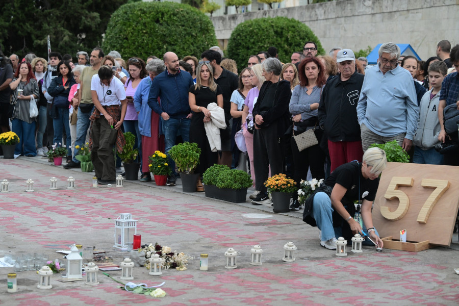 [380713] ΣΥΓΚΕΝΤΡΩΣΗ ΑΛΛΗΛΕΓΓΥΗΣ ΣΤΟΝ ΠΑΤΕΡΑ ΘΥΜΑΤΟΣ ΤΩΝ ΤΕΜΠΩΝ ΠΑΝΟ ΡΟΥΤΣΙ ΠΟΥ ΚΑΝΕΙ ΑΠΕΡΓΙΑ ΠΕΙΝΑΣ ΣΤΟ ΣΥΝΤΑΓΜΑ (ΤΑΤΙΑΝΑ ΜΠΟΛΑΡΗ/EUROKINISSI)