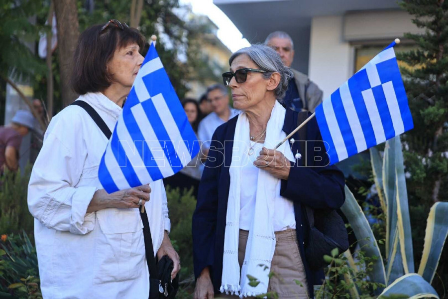 Συγκέντρωση μνήμης έξω από την ισραηλινή πρεσβεία στην Αθήνα.