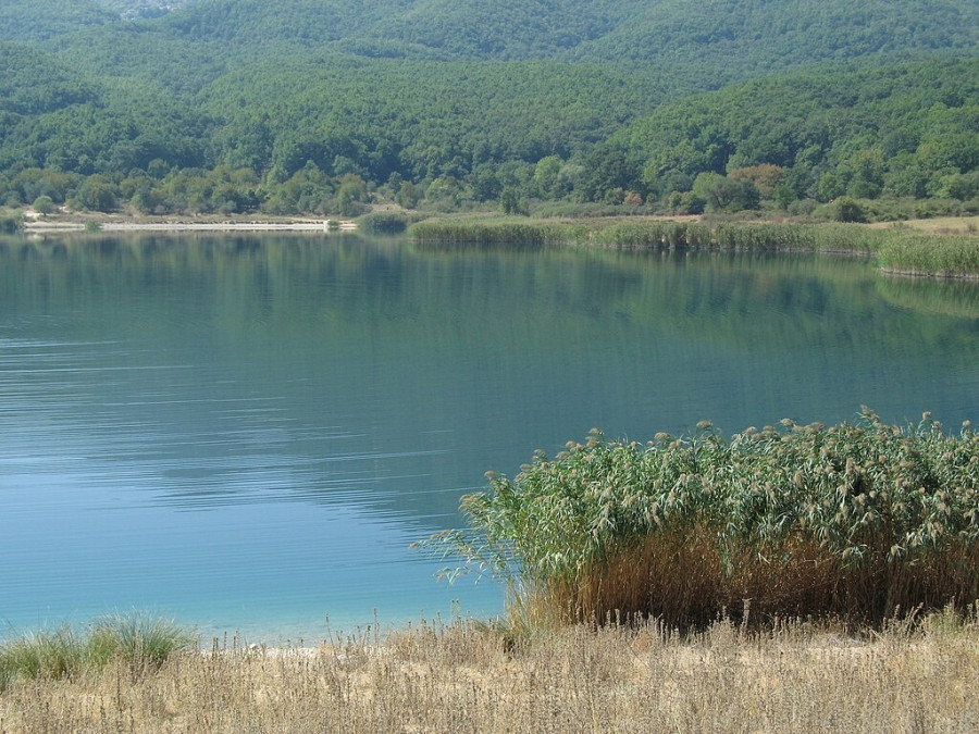 Τα πεντακάθαρα νερά της Ζαραβίνας