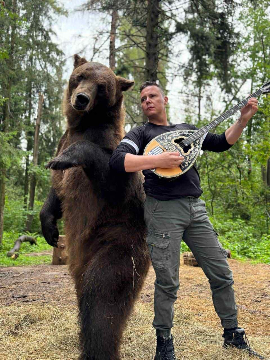 Αρκούδα - Μόσχα - Μπουζούκι