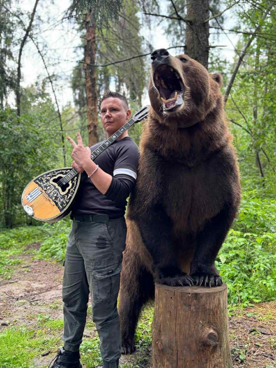 Αρκούδα - Μόσχα - Μπουζούκι