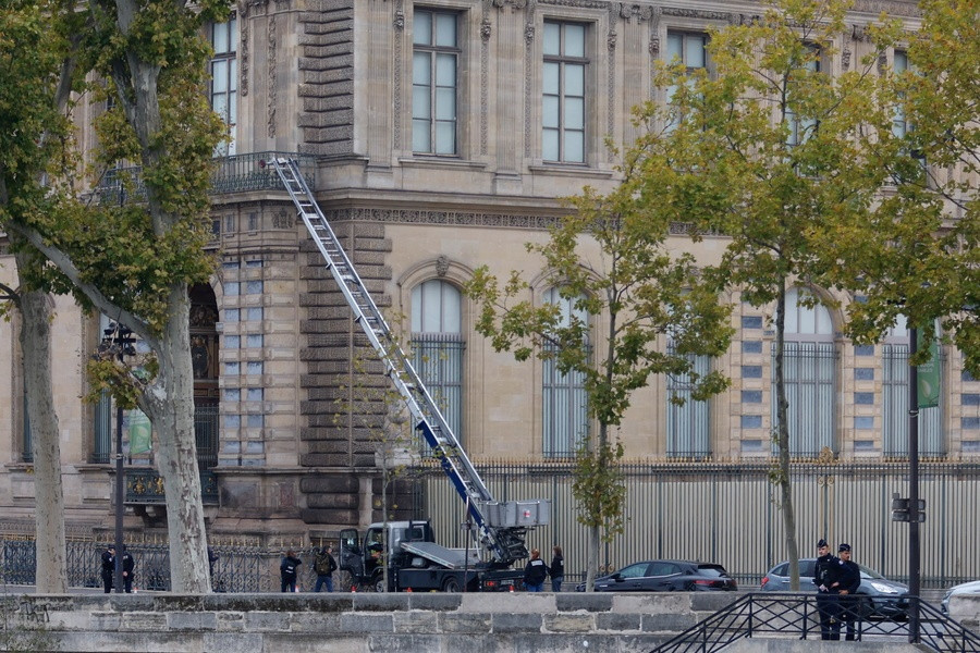 Louvre Paris Λούβρο ληστεία