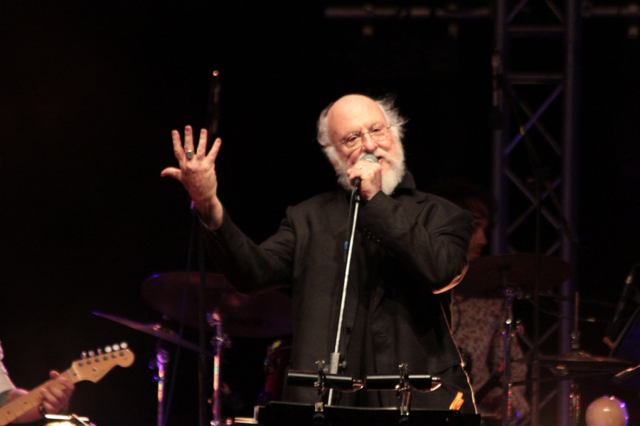 Ο Διονύσης Σαββόπουλος