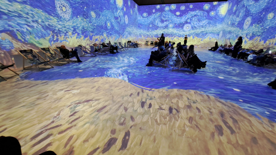 Έναστρη Νύχτα - Αίθουσα