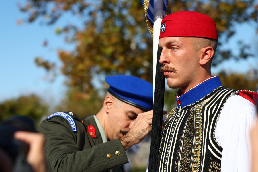 Στρατιωτική παρέλαση-28η Οκτωβρίου-εύζωνας