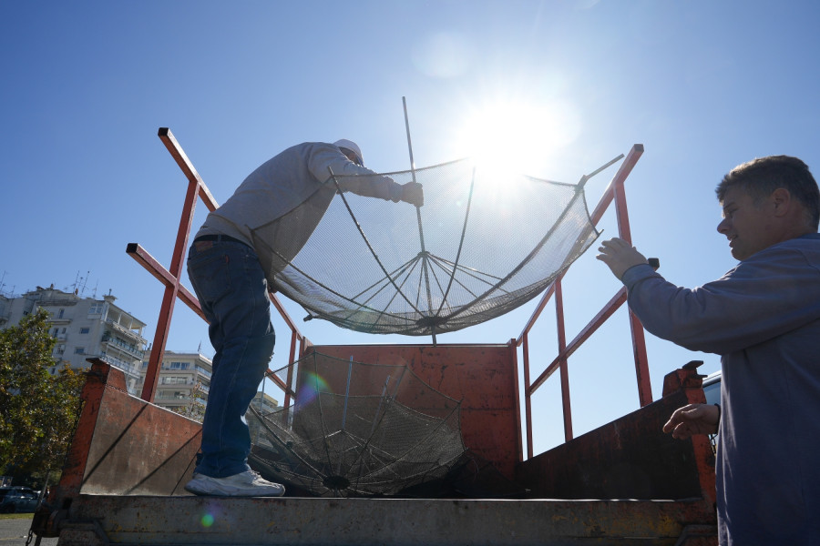 Γεώργιος Ζογγολόπουλος; Γιώργος Ζογγολόπουλος; Θεσσαλονίκη; γλυπτό; εργασίες; ομπρέλες; συντήρηση;