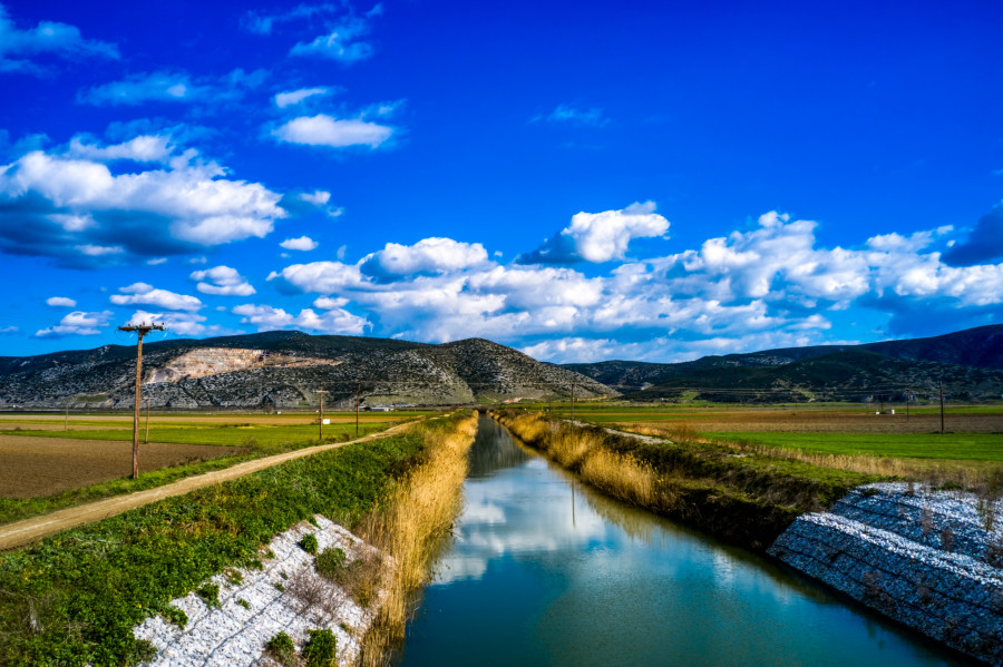 ΜΑΓΝΗΣΙΑ.ΣΧΗΜΑΤΑ ΚΑΙ ΔΙΑΣΤΑΥΡΩΣΕΙΣ ΣΤΗΝ ΛΙΜΝΗ ΚΑΡΛΑ.ΦΩΤΟΓΡΑΦΙΑ ΝΕΚΤΑΡΙΑ ΜΠΑΛΩΜΑΤΙΝΗ/EUROKINISSI
