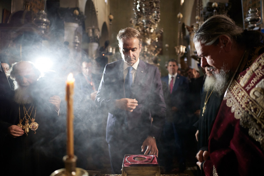 Ο ΠΡΩΘΥΠΟΥΡΓΟΣ ΚΥΡΙΑΚΟΣ ΜΗΤΣΟΤΑΚΗΣ ΣΤΗ ΤΕΛΕΤΗ ΕΝΘΡΟΝΙΣΗΣ ΤΟΥ ΝΕΟΥ ΑΡΧΙΕΠΙΣΚΟΠΟΥ ΣΙΝΑ (ΔΗΜΗΤΡΗΣ ΠΑΠΑΜΗΤΣΟΣ/ΓΡΑΦΕΙΟ ΤΥΠΟΥ ΠΡΩΘΥΠΟΥΡΓΟΥ/EUROKINISSI)