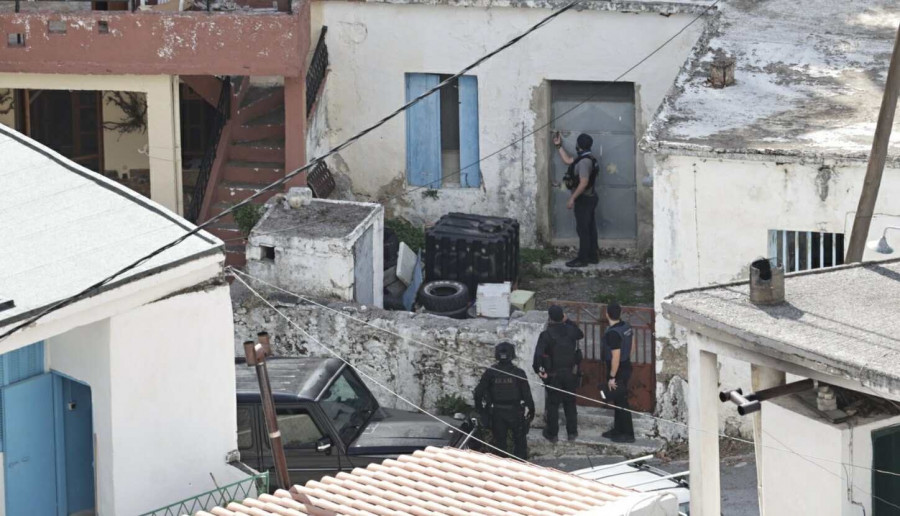 Έφοδος σε σπίτια στα Βορίζια.