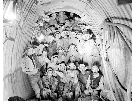 Κατασκευή σήραγγας Μπογιατίου 1927, φωτογραφία της ΕΥΔΑΠ