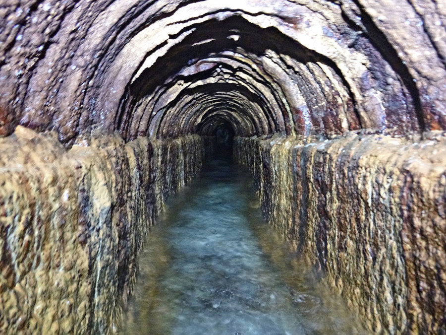 Το εσωτερικό του Αδριάνειου Υδραγωγείου