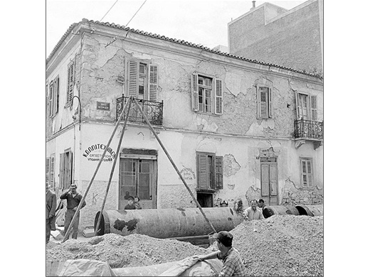 Τοποθέτηση αγωγού στην Αθήνα το 1953, φωτογραφία ΕΥΔΑΠ