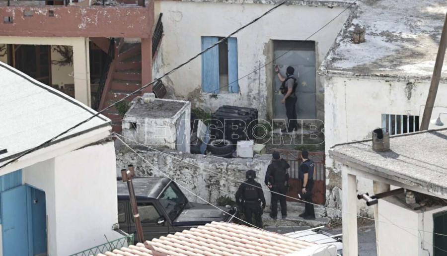 Έφοδος σε σπίτια στα Βορίζια.