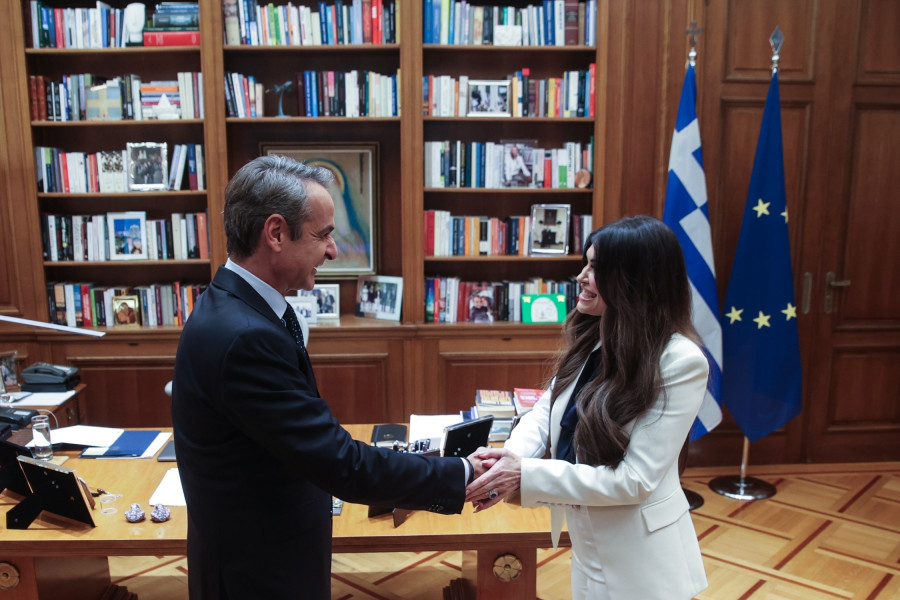 Kimberly Guilfoyle; ambassador; US; USA; meeting; Greece; Greek; prime minister; Kyriakos Mitsotakis; Κυριάκος Μητσοτάκης; Μέγαρο Μαξίμου; Αθήνα; συνάντηση; πρέσβειρα; πρέσβη; Αμερικανή; Κίμπερλι Γκίλφοϊλ;