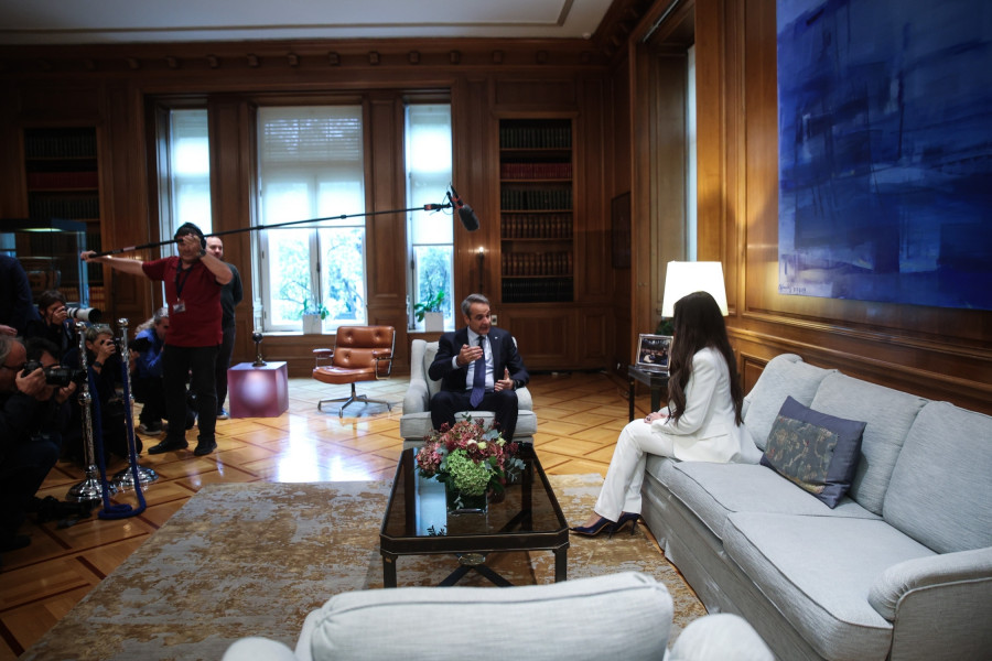 Kimberly Guilfoyle; ambassador; US; USA; meeting; Greece; Greek; prime minister; Kyriakos Mitsotakis; Κυριάκος Μητσοτάκης; Μέγαρο Μαξίμου; Αθήνα; συνάντηση; πρέσβειρα; πρέσβη; Αμερικανή; Κίμπερλι Γκίλφοϊλ;