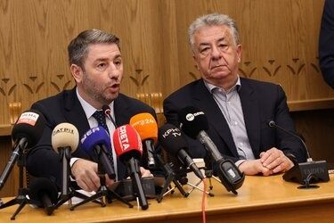 Ανδρουλάκης, Σύσκεψη