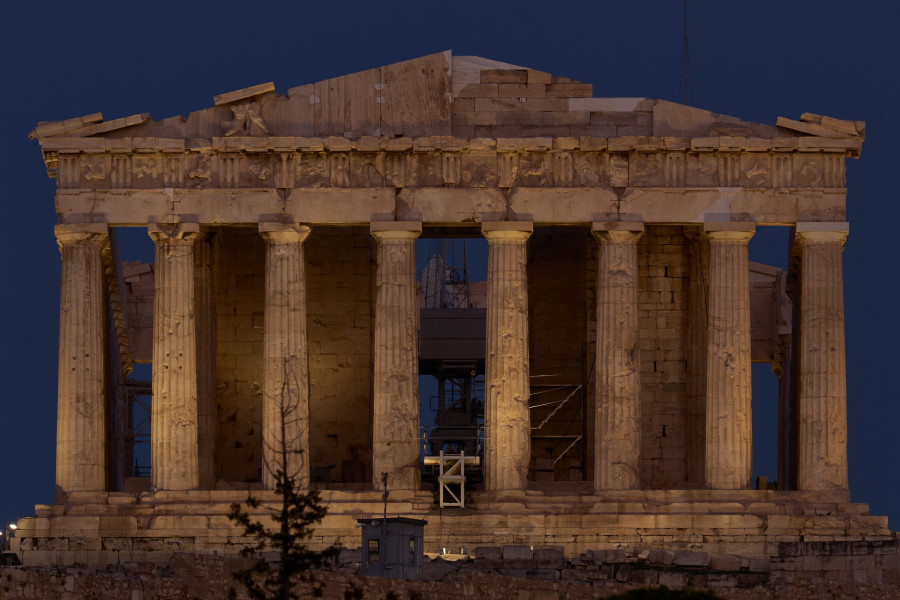 παρθενώνας ; σκαλωσιά;