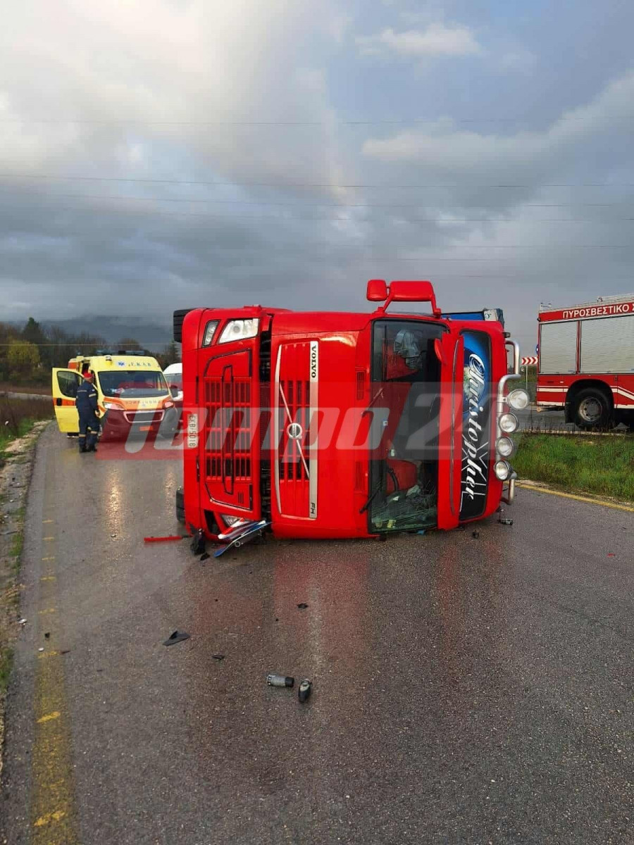 Ιωάννινα: Τούμπαρε νταλίκα - Επιχείρηση για τον απεγκλωβισμό του οδηγού (ΦΩΤΟ)