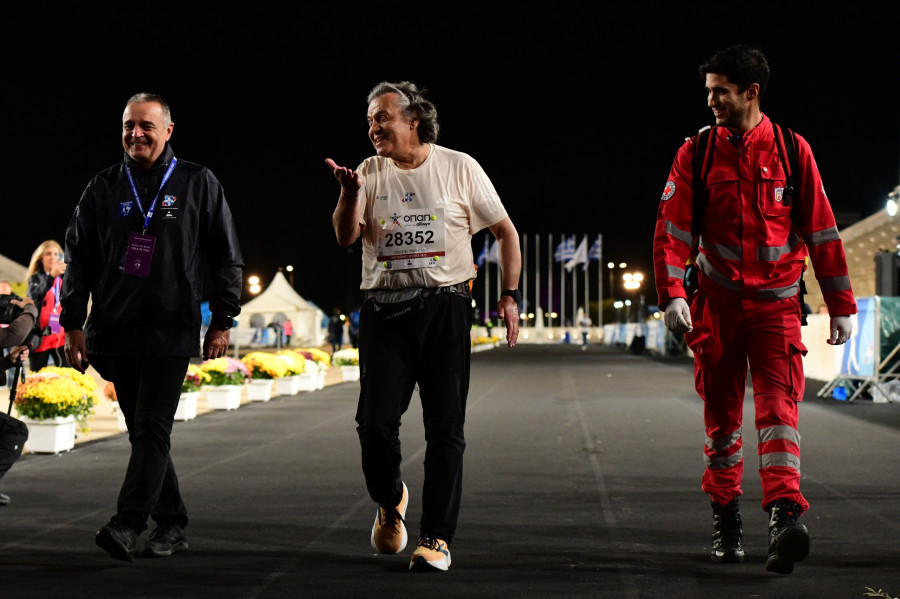 Αυθεντικός Μαραθώνιος της Αθήνας: Τερματισμός του τελευταίου δρομέα, Ιωακείμ Υφαντίδη.