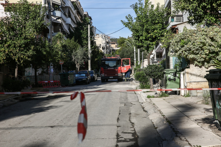 ΠΥΡΚΑΓΙΑ ΣΕ ΟΧΗΜΑ ΚΑΙ ΕΝΤΟΠΙΣΜΟΣ ΧΕΙΡΟΒΟΜΒΙΔΑΣ ΣΕ ΣΠΙΤΙ ΣΤΗ ΝΙΚΑΙΑ (ΔΑΝΑΗ ΔΑΥΛΟΠΟΥΛΟΥ/EUROKINISSI)
