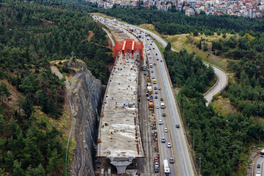 [381958] ΑΕΡΟΦΩΤΟΓΡΑΦΙΕΣ ΑΠΟ ΤΗΝ ΚΑΤΑΣΚΕΥΗ ΤΟΥ ΕΝΑΕΡΙΟΥ ΑΥΤΟΚΙΝHTOΔΡΟΜΟΥ (FLYOVER) ΣΤΗΝ ΘΕΣΣΑΛΟΝΙΚΗ.(ΜΟΤΙΟΝΤΕΑΜ/ΒΕΡΒΕΡΙΔΗΣ ΒΑΣΙΛΗΣ)