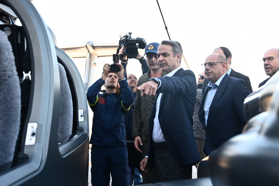 [381993] ΠΑΡΑΛΑΒΗ ΤΡΙΩΝ ΑΕΡΟΣΚΑΦΩΝ DIAMOND DA62 MPP ΤΟΥ ΠΥΡΟΣΒΕΣΤΙΚΟΥ ΣΩΜΑΤΟΣ ΑΠΟ ΤΟ ΥΠΟΥΡΓΕΙΟ ΚΛΙΜΑΤΙΚΗΣ ΚΡΙΣΗΣ ΚΑΙ ΠΟΛΙΤΙΚΗΣ ΠΡΟΣΤΑΣΙΑΣ (ΚΩΣΤΑΣ ΤΖΟΥΜΑΣ/EUROKINISSI)