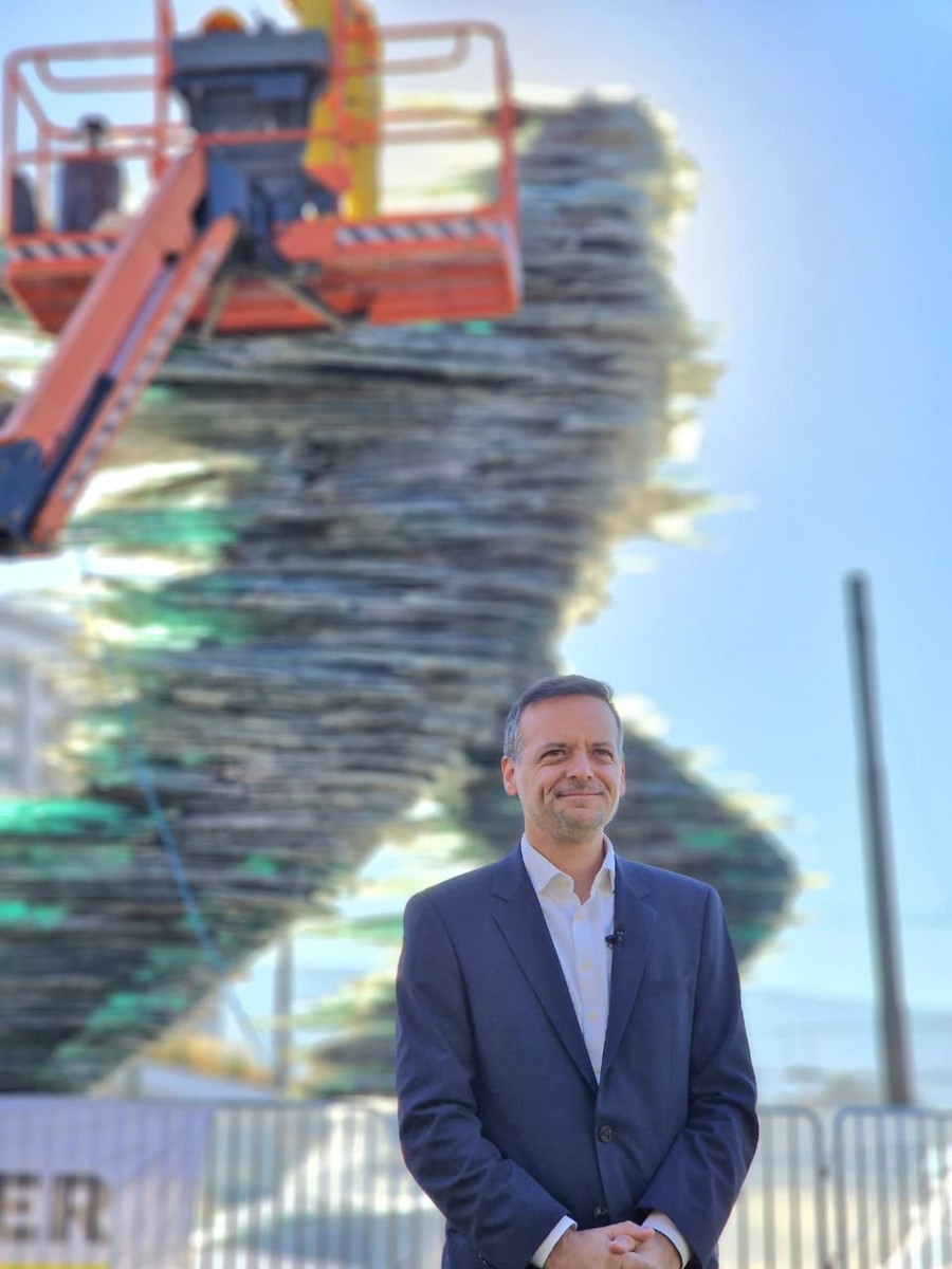 Προγραμματισμένος καθαρισμός του γλυπτού «Δρομέας» από τον Δήμο Αθηναίων.