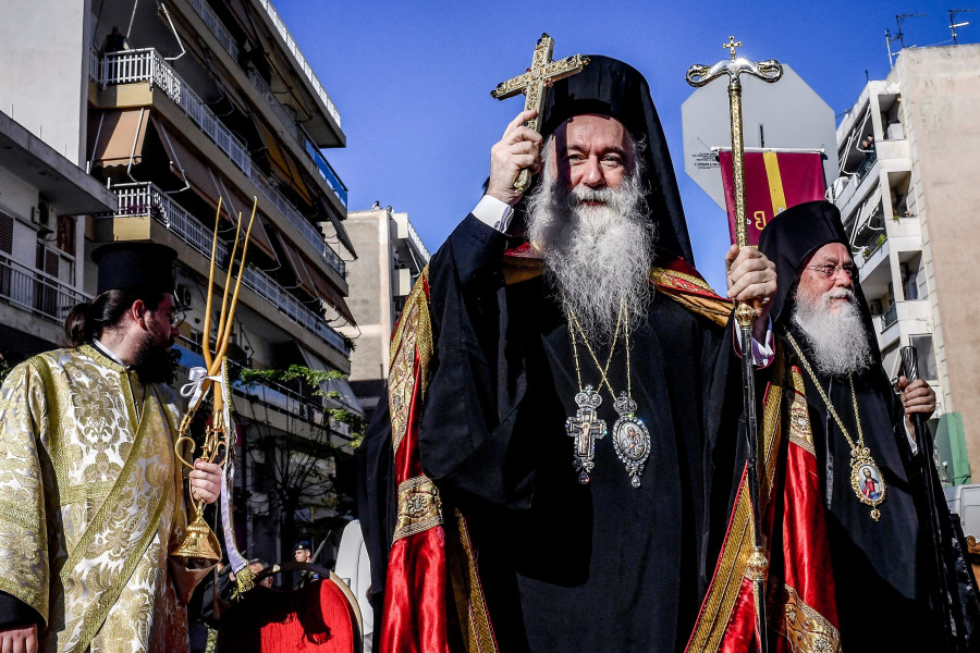 ενθρόνιση κορίνθου