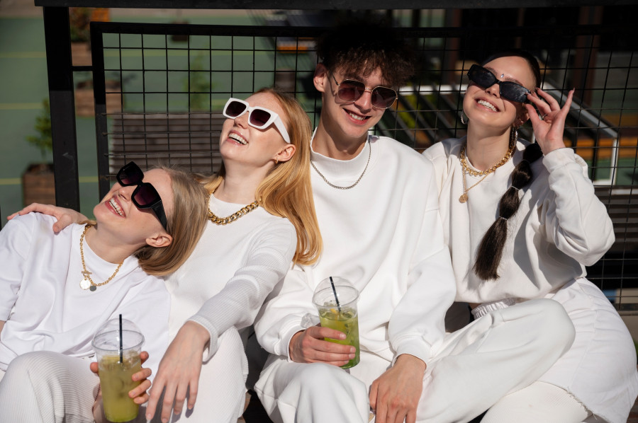 young-people-having-fun-white-party.jpg