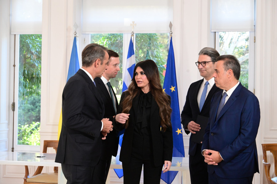 [382084] ΣΥΝΑΝΤΗΣΗ ΤΟΥ ΠΡΩΘΥΠΟΥΡΓΟΥ ΚΥΡΙΑΚΟΥ ΜΗΤΣΟΤΑΚΗ ΜΕ ΤΟΝ ΠΡΟΕΔΡΟ ΤΗΣ ΟΥΚΡΑΝΙΑΣ VOLODYMYR ZELENSKYY (ΤΑΤΙΑΝΑ ΜΠΟΛΑΡΗ/EUROKINISSI)