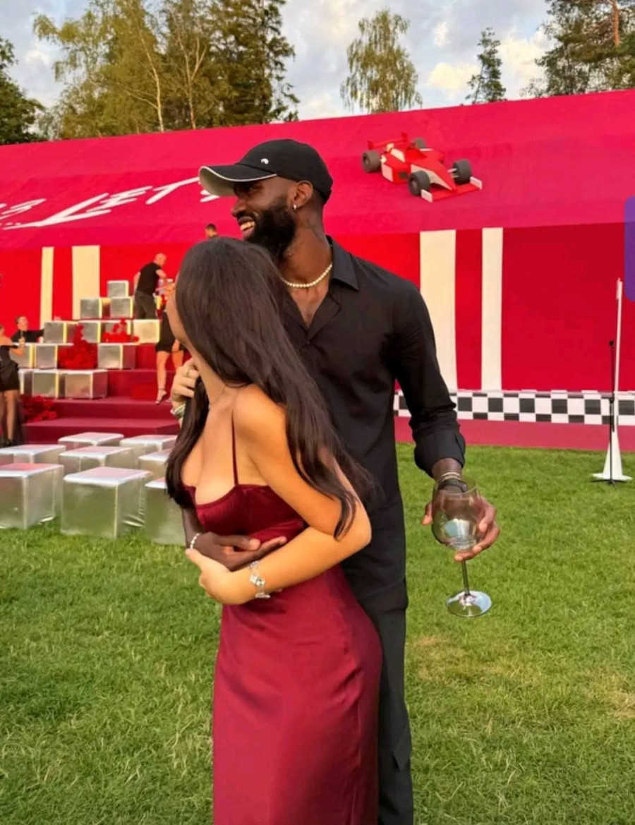 Νίκι Σίι - Νγκαμαλέ 