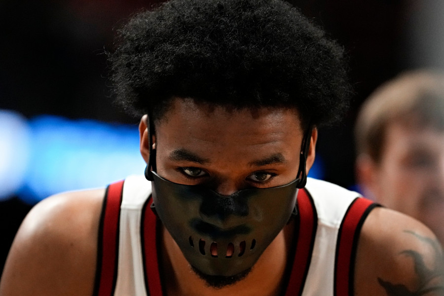 Ο φόργουορντ του Λούιβιλ, Τζέιμς Σκοτ