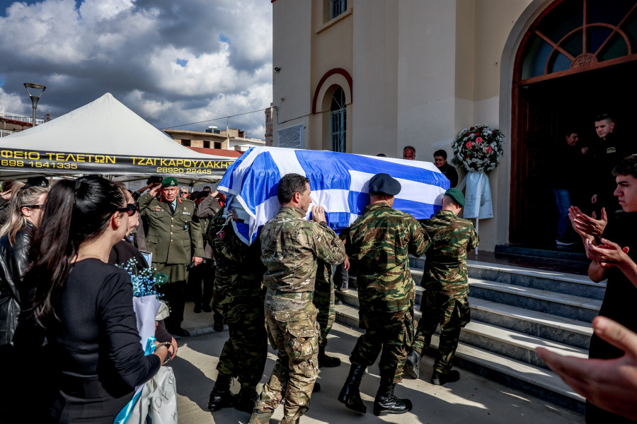 [382450] ΚΗΔΕΙΑ ΤΟΥ 19ΧΡΟΝΟΥ ΕΠΟΠ ΠΟΥ ΕΧΑΣΕ ΤΗ ΖΩΗ ΤΟΥ ΣΤΟ ΠΕΔΙΟ ΒΟΛΗΣ ΑΦΑΝΤΟΥ ΣΤΗ ΡΟΔΟ (ΣΤΕΦΑΝΟΣ ΡΑΠΑΝΗΣ/EUROKINISSI)