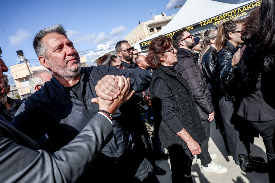 [382450] ΚΗΔΕΙΑ ΤΟΥ 19ΧΡΟΝΟΥ ΕΠΟΠ ΠΟΥ ΕΧΑΣΕ ΤΗ ΖΩΗ ΤΟΥ ΣΤΟ ΠΕΔΙΟ ΒΟΛΗΣ ΑΦΑΝΤΟΥ ΣΤΗ ΡΟΔΟ (ΣΤΕΦΑΝΟΣ ΡΑΠΑΝΗΣ/EUROKINISSI)