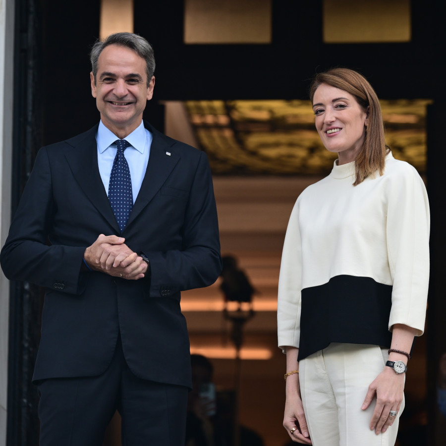 [382447] ΣΥΝΑΝΤΗΣΗ ΤΟΥ ΠΡΩΘΥΠΟΥΡΓΟΥ ΚΥΡΙΑΚΟΥ ΜΗΤΣΟΤΑΚΗ ΜΕ ΤΗΝ ΠΡΟΕΔΡΟ ΤΟΥ ΕΥΡΩΠΑΪΚΟΥ ΚΟΙΝΟΒΟΥΛΙΟΥ ROBERTA METSOLA (ΤΑΤΙΑΝΑ ΜΠΟΛΑΡΗ / EUROKINISSI)