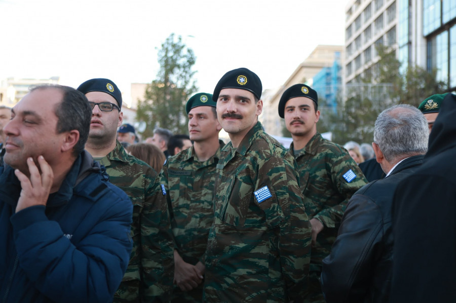 Πανστρατιωτική συγκέντρωση και πορεία στα Προπύλαια.