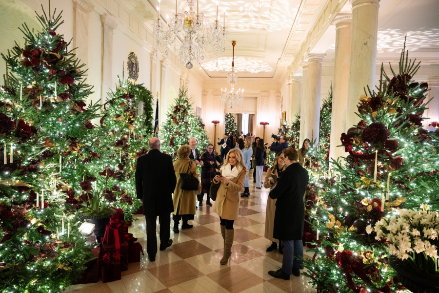 O παραμυθένιος στολισμός του Λευκού Οίκου με την «υπογραφή» της Μελάνια Τραμπ.