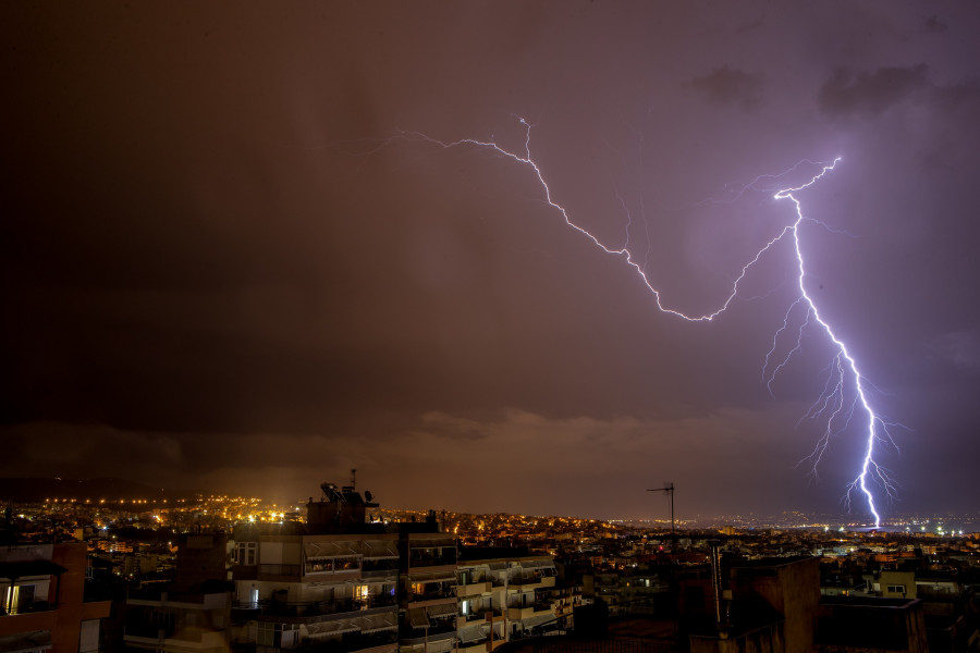 Καιρός, κακοκαιρία, κεραυνοί, ΕΜΥ