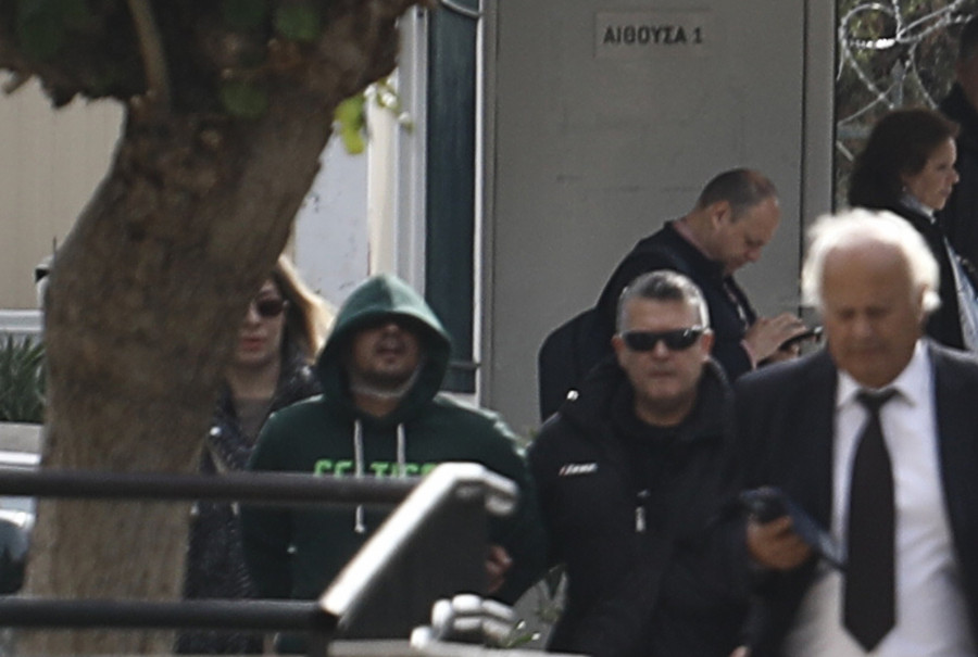 Μεταγωγή στον ανακριτή του 29χρονου οδηγού που συνελήφθη για το θανατηφόρο τροχαίο στη Λούτσα