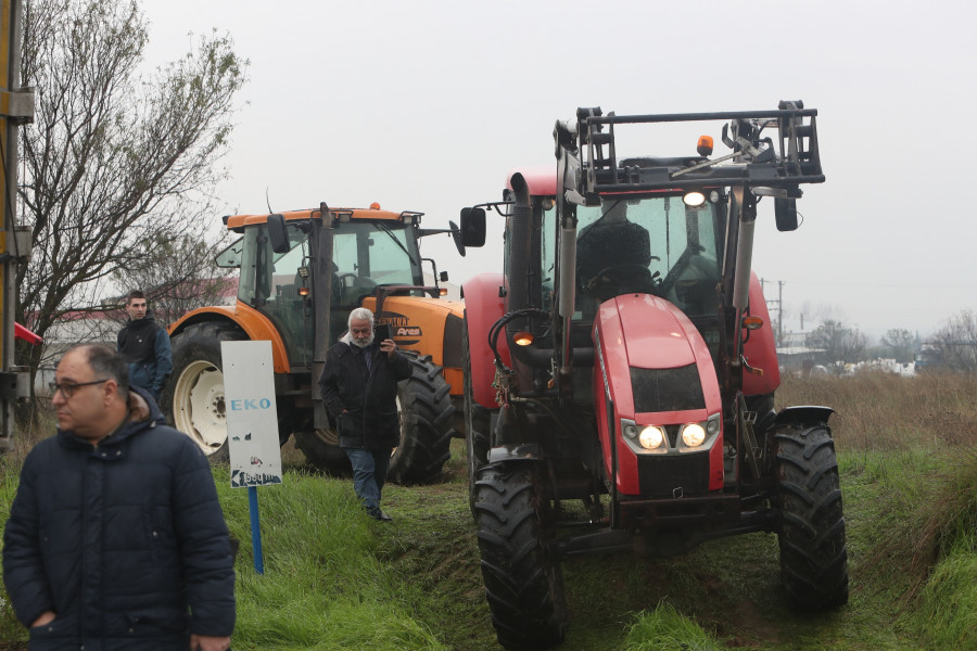 Κινητοποίηση αγροτών και κτηνοτρόφων στον Λευκώνα Σερρών και μπλόκο στο Τελωνείο του Προμαχώνα.