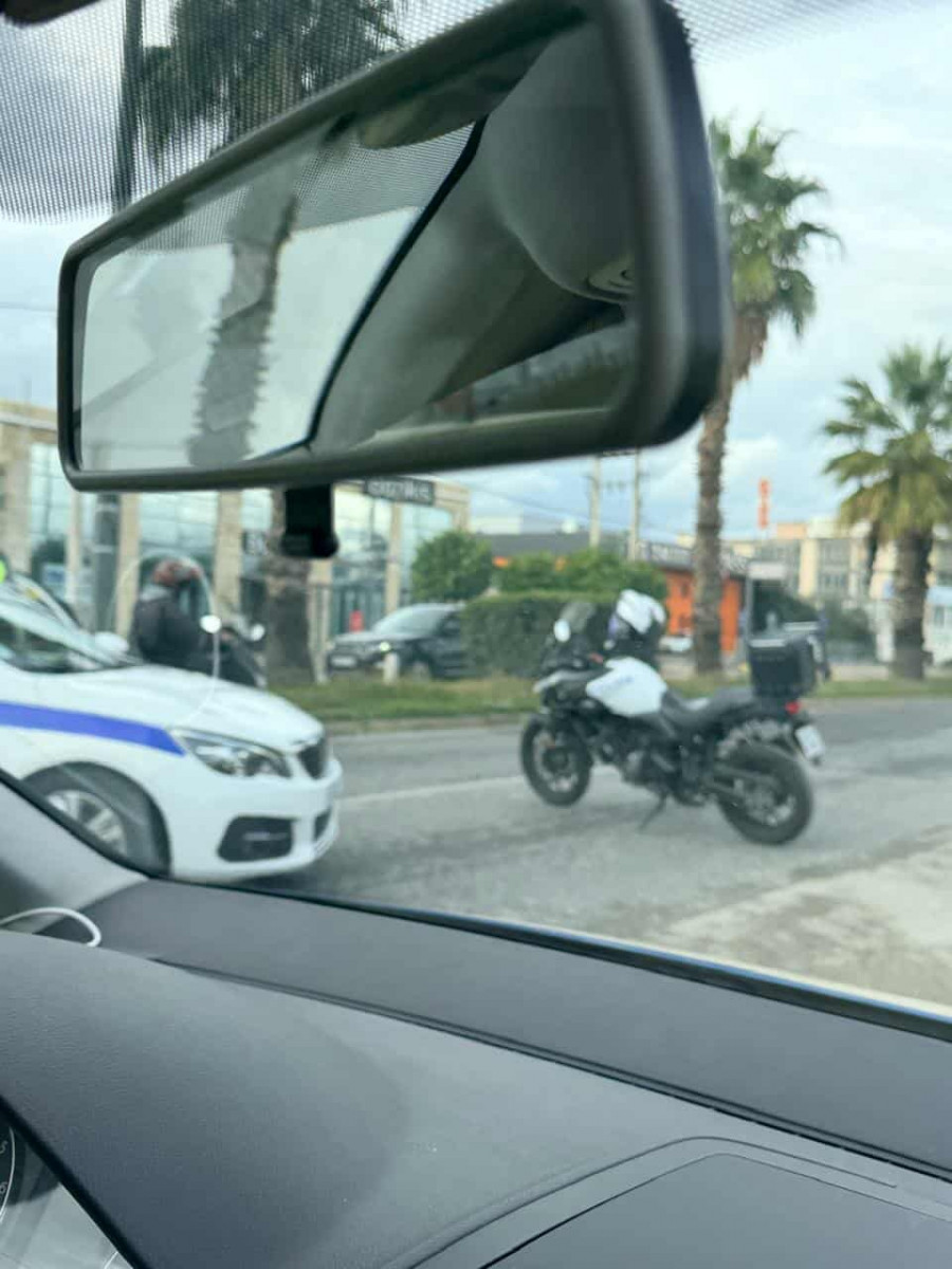 Μπλόκα της Τροχαίας σε ιδιοκτήτες και οδηγούς ταξί στην Αττική.