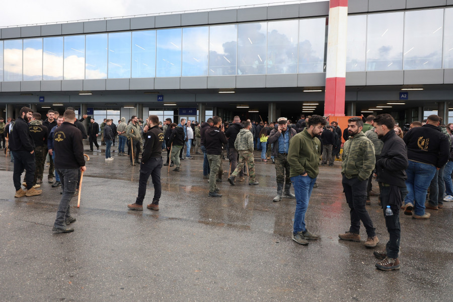 ΚΙΝΗΤΟΠΟΙΗΣΗ ΑΓΡΟΤΩΝ ΣΤΟ ΗΡΑΚΛΕΙΟ ΚΡΗΤΗΣ <br><br> ΑΠΟΚΛΕΙΣΜΟΣ ΤΟΥ ΑΕΡΟΔΡΟΜΙΟΥ ΝΙΚΟΣ ΚΑΖΑΝΤΖΑΚΗΣ