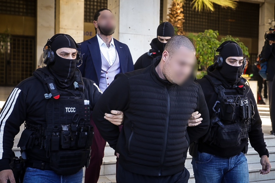 [382918] ΣΤΟΝ ΕΙΣΑΓΓΕΛΕΑ ΟΙ ΔΥΟ ΣΥΛΛΗΦΘΕΝΤΕΣ ΓΙΑ ΤΗΝ ΔΙΠΛΗ ΔΟΛΟΦΟΝΙΑ ΣΤΗΝ ΦΟΙΝΙΚΟΥΝΤΑ (EUROKINISSI)