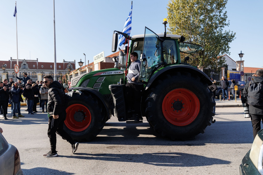 αγρότες; αγροτικό συλλαλητήριο; θεσσαλονίκη; διαμαρτυρία; protest; demonstration; Thessaloniki; port; farmers; 2025; τρακτέρ; tractor;